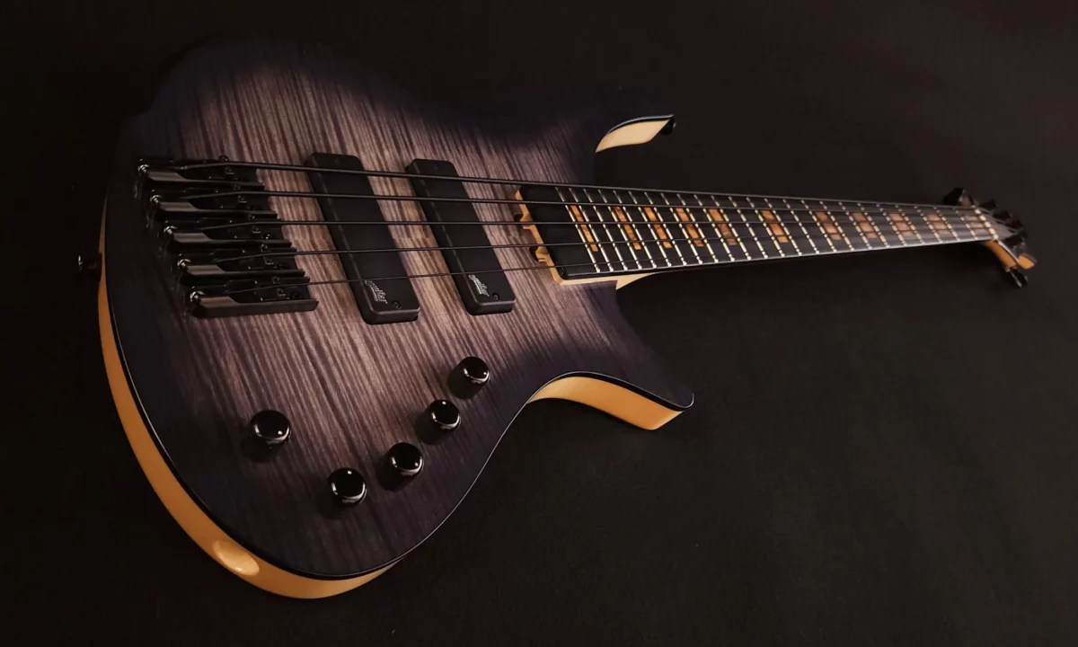 Misiya 5 S black burst finish
