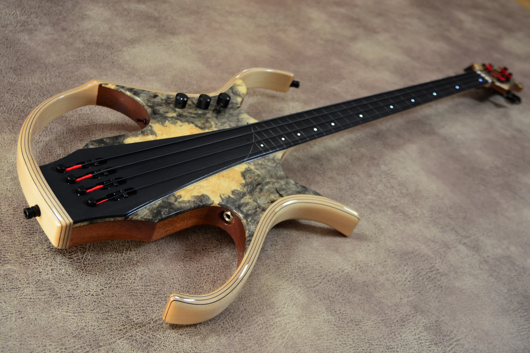 1 fretless stega